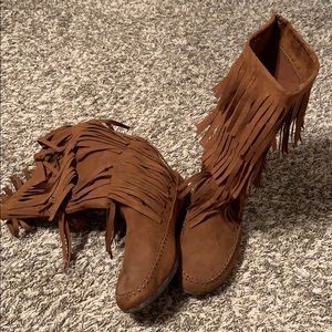Suede tassel boots